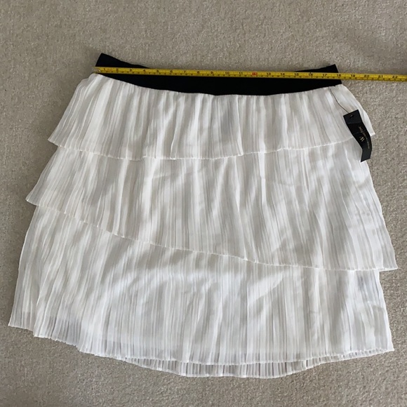 Woven Pleated Skirt - Picture 3 of 7